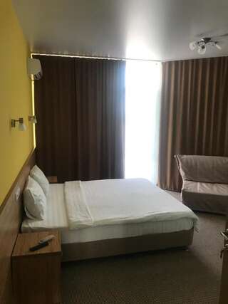 Гостиница La Costa hotel Анапа Улучшенный двухместный номер с 1 кроватью или 2 отдельными кроватями и видом на море-1